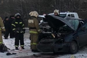 Спасатели извлекли тела погибших в ДТП на трассе в Якутии