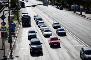 Неисправные автомобили начнут убирать с российских дорог к 2030 году