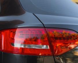 За ксенон в фарах и громкий выхлоп предложили лишать водительских удостоверений