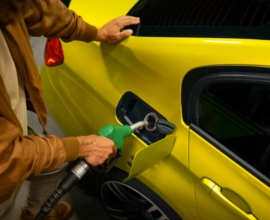 Эксперты объяснили, с какой скорости автомобиль тратит слишком много топлива