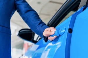 Продажи новых автомобилей в России в октябре вырастут до 12%