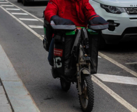 Депутат Федяев предложил убрать курьеров с тротуаров