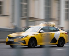 Таксопарки требуют адаптировать российские автомобили под коммерческие перевозки