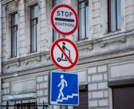 Новые стандарты для дорожных знаков введут в России с 2026 года