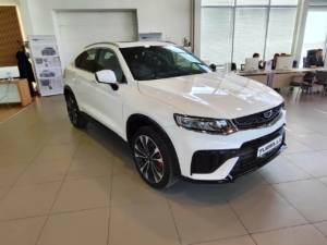 Владельцы Geely Tugella назвали плюсы и минусы купе-кроссовера