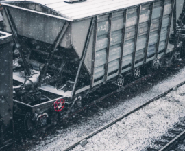 На перегоне в Кировской области сошли с рельсов 21 вагон грузового поезда
