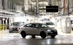 Глава АвтоВАЗа рассказал о преимуществе Lada, а сам сел в Mercedes и уехал