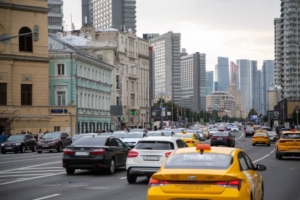 Кому в 2026 году придется менять госномера на машине