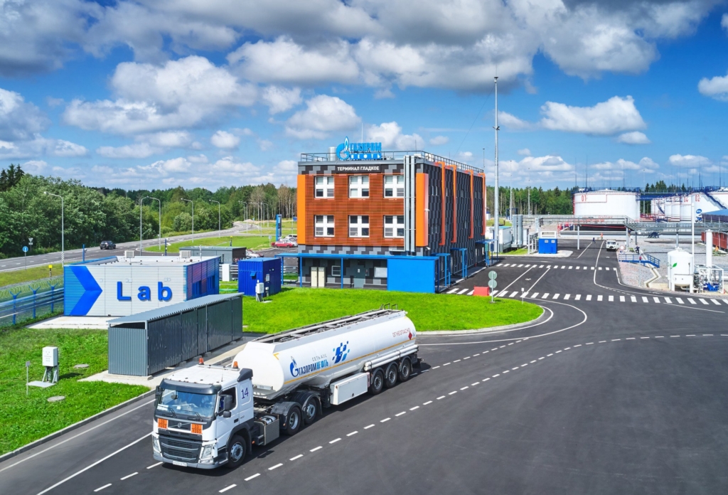 «Газпром нефть» увеличила поставки топлива в северные регионы в 2025 году