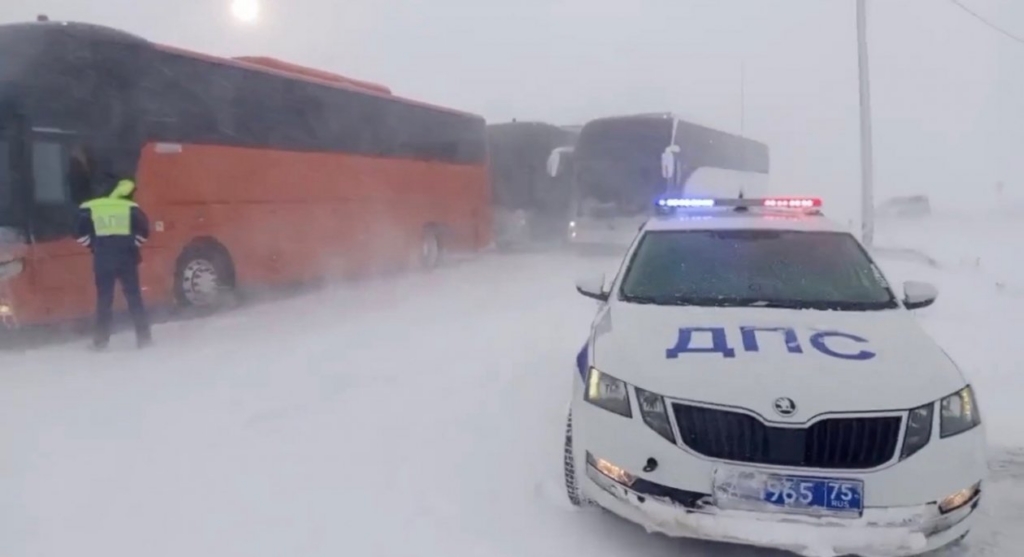Снегопад парализовал движение на трассе Чита – Забайкальск