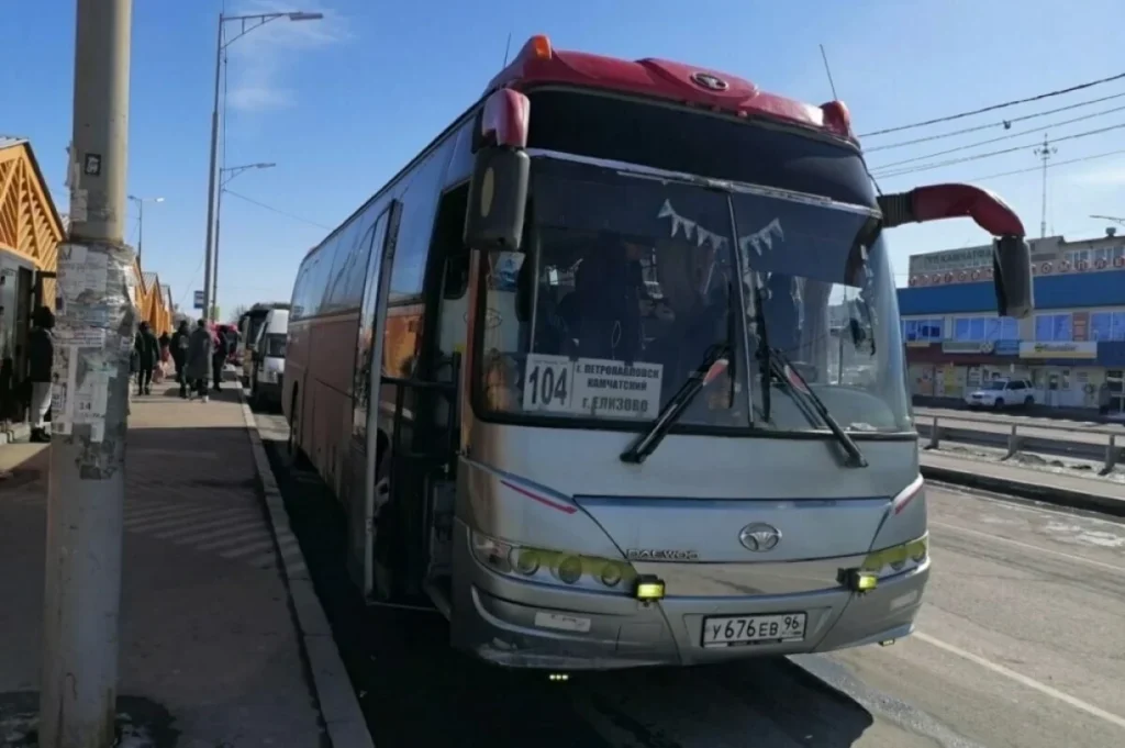 На Камчатке после скандала снизили стоимость наличного проезда в автобусе №104к