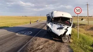 Три человека погибли и 11 пострадали в аварии с микроавтобусом в Крыму