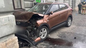 Сбивший пешеходов в Петербурге водитель умер в больнице