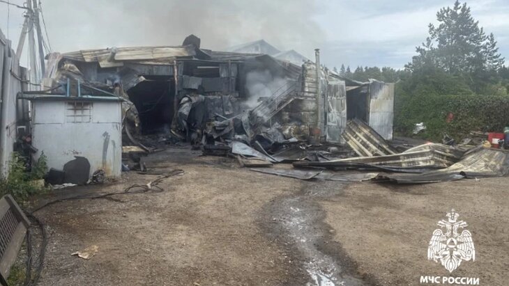 Пожар в автосервисе в Подмосковье охватил 800 квадратных метров