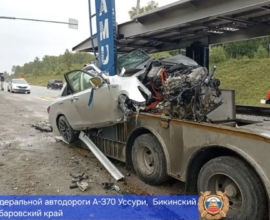 В Хабаровском крае в жутком ДТП с автовозом погиб 26-летний водитель
