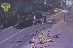 В Москве банда подростков инсценировала ДТП и избила полицейского