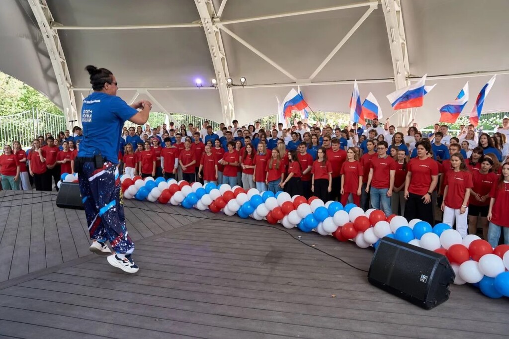 В московском парке прошел праздник в честь Дня флага России